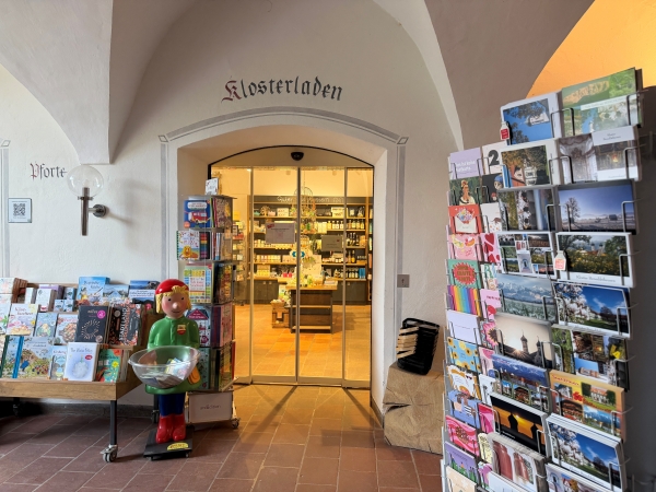 Laden au&szlig;en.jpg