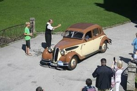 Oldtimer-Rundfahrt-macht-Station-im-Kloster_image300