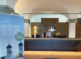 Eröffnung Willkommenszentrum Kloster Benediktbeuern, Team an der Rezeption